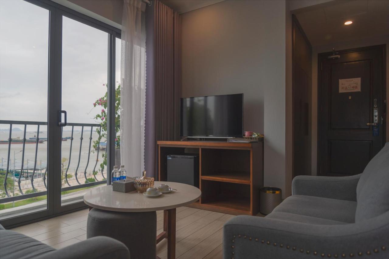 The Confetti Hotel Hạ Long Extérieur photo
