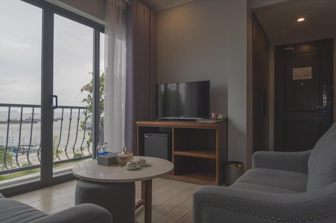 The Confetti Hotel Hạ Long Extérieur photo