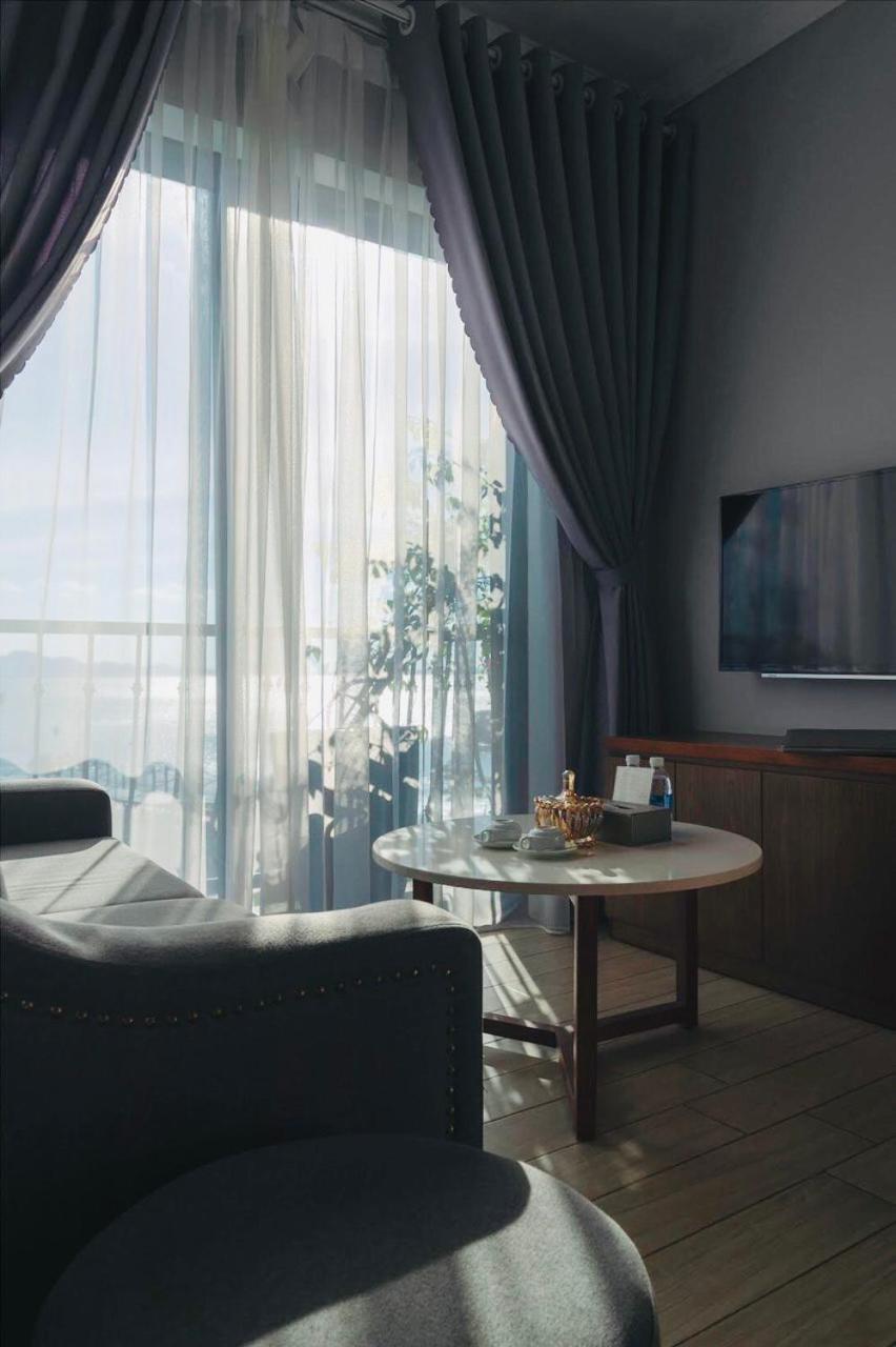 The Confetti Hotel Hạ Long Extérieur photo