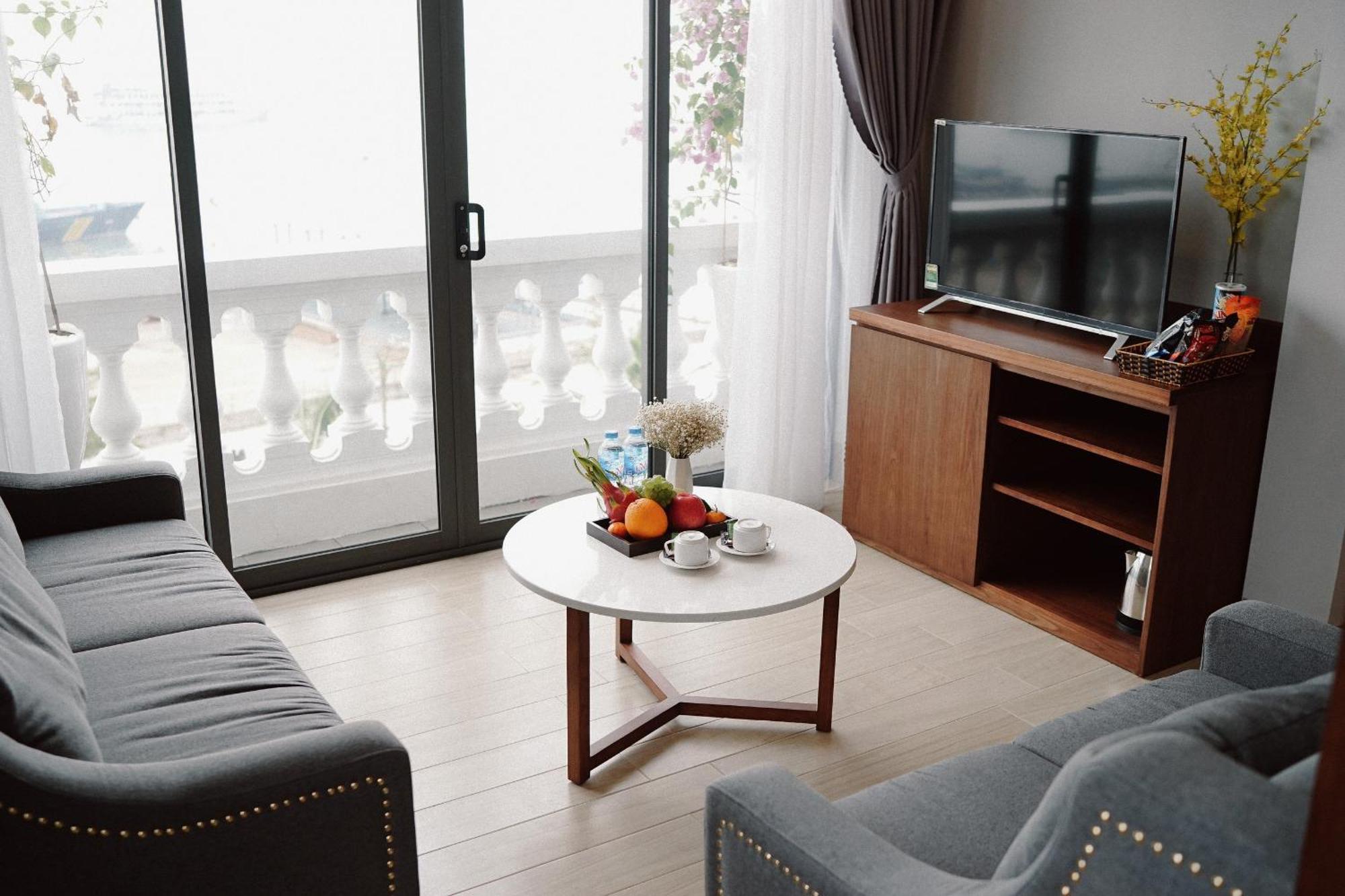 The Confetti Hotel Hạ Long Extérieur photo
