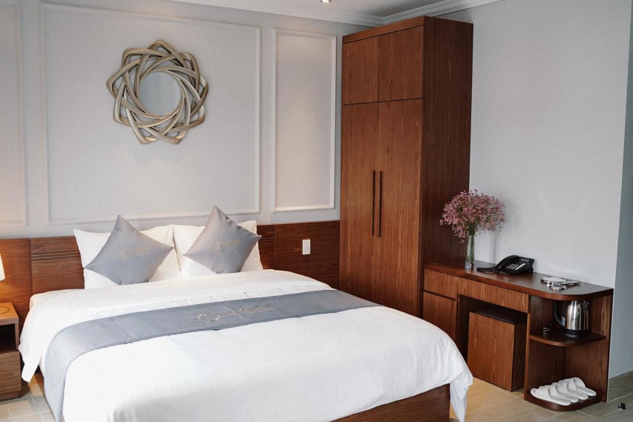 The Confetti Hotel Hạ Long Extérieur photo