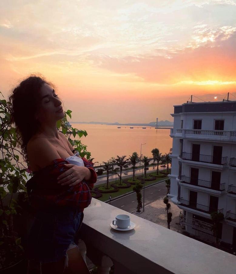 The Confetti Hotel Hạ Long Extérieur photo